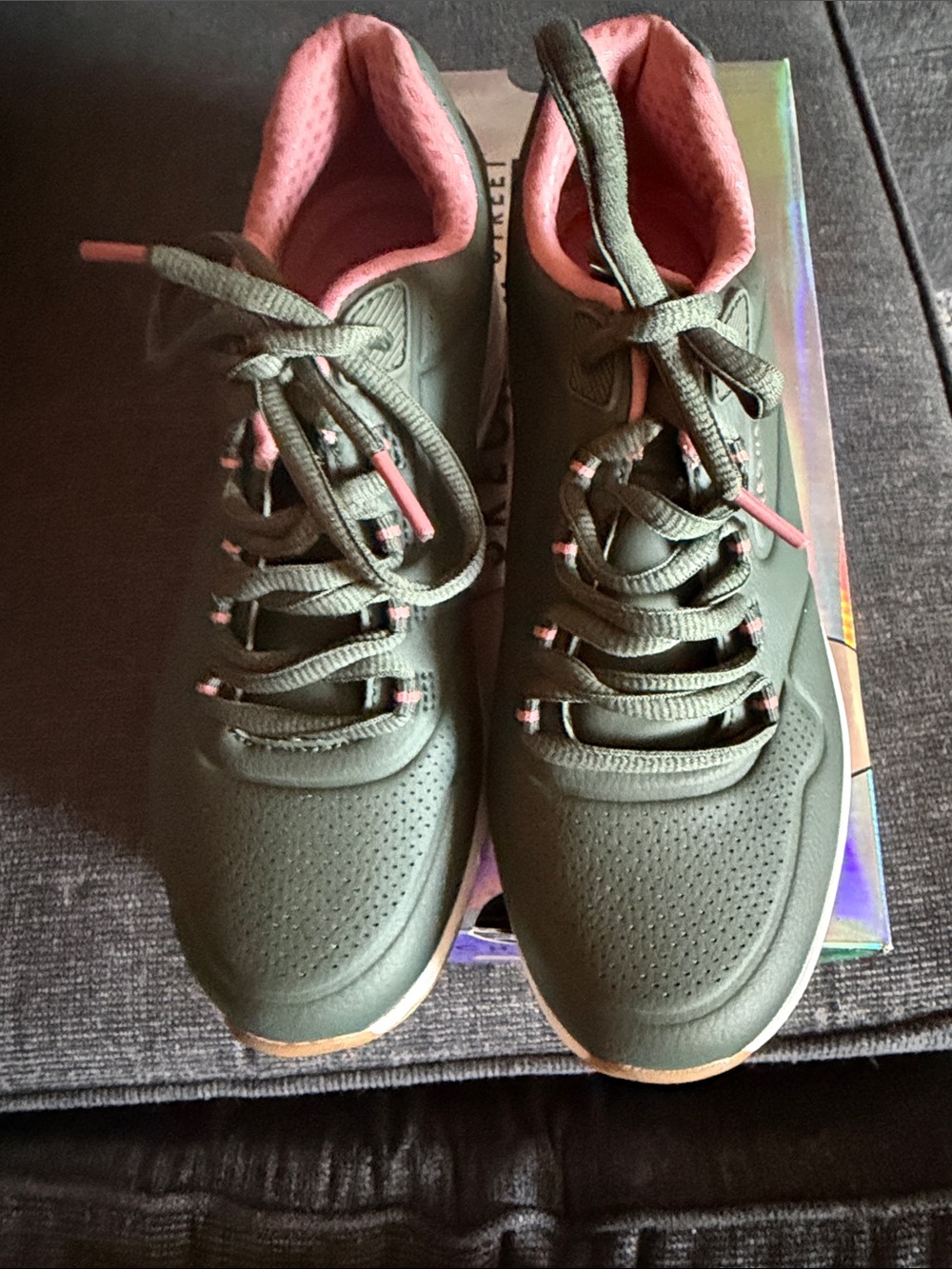 Skechers size 7 uno-2 green vegan leather uppers